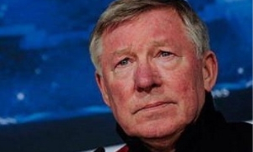 Sir Alex nghẹn ngào rơi lệ khi tuyên bố nghỉ hưu